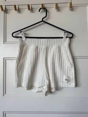 Alo Ribbed Knit Cream Shorts